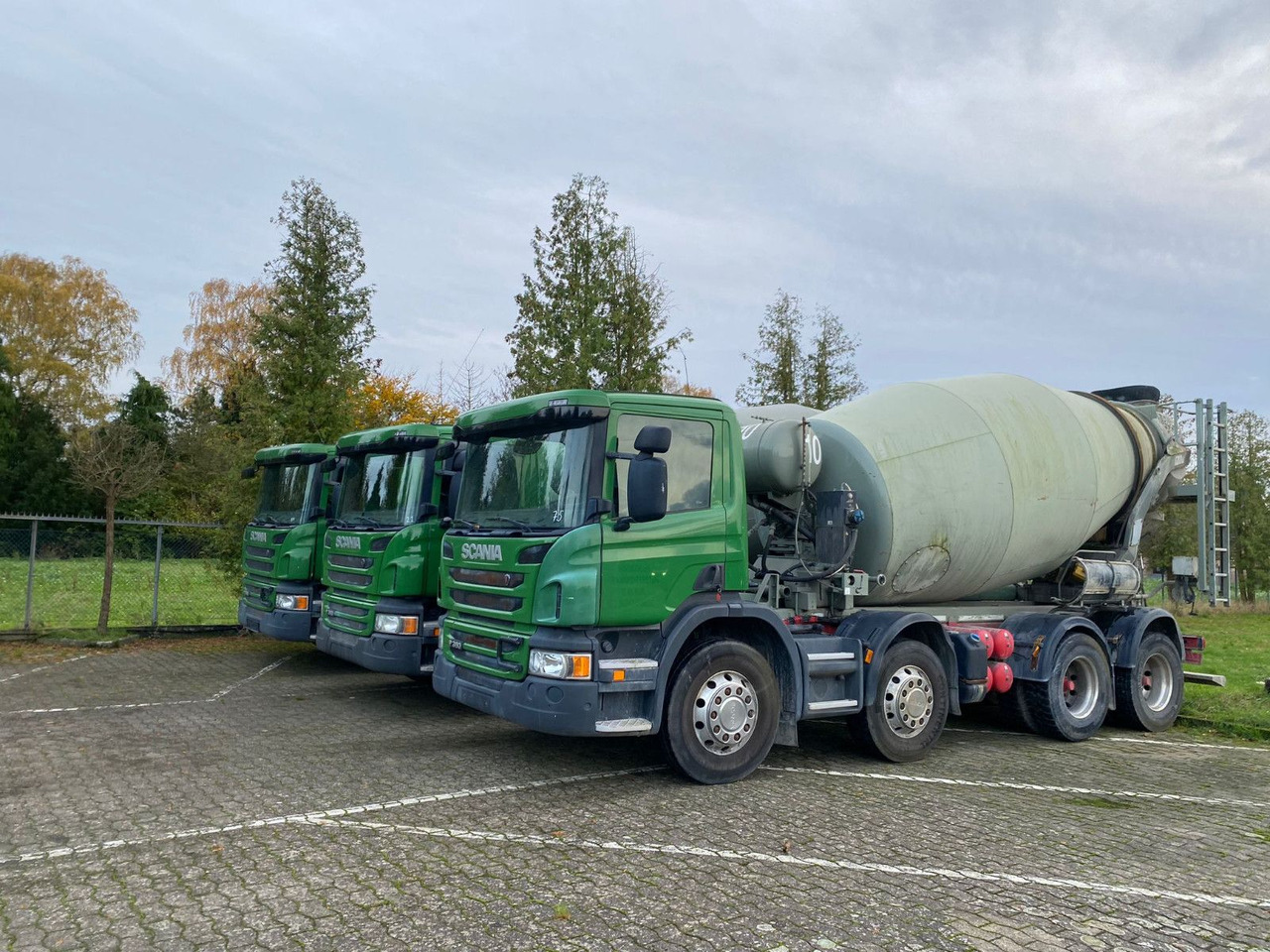 Scania 2x P360 Betonmischer 8x4 Blatt/Blatt E6 2 stück - Autobetoniera: foto 4 Scania 2x P360 Betonmischer 8x4 Blatt/Blatt E6 2 stück - Autobetoniera: foto 4