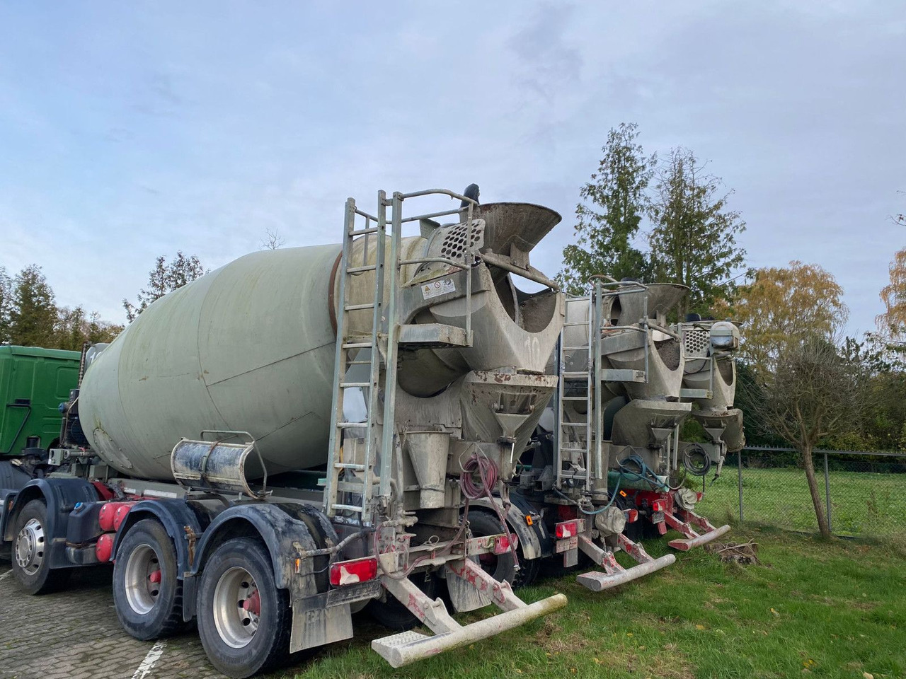 Scania 2x P360 Betonmischer 8x4 Blatt/Blatt E6 2 stück - Autobetoniera: foto 5 Scania 2x P360 Betonmischer 8x4 Blatt/Blatt E6 2 stück - Autobetoniera: foto 5