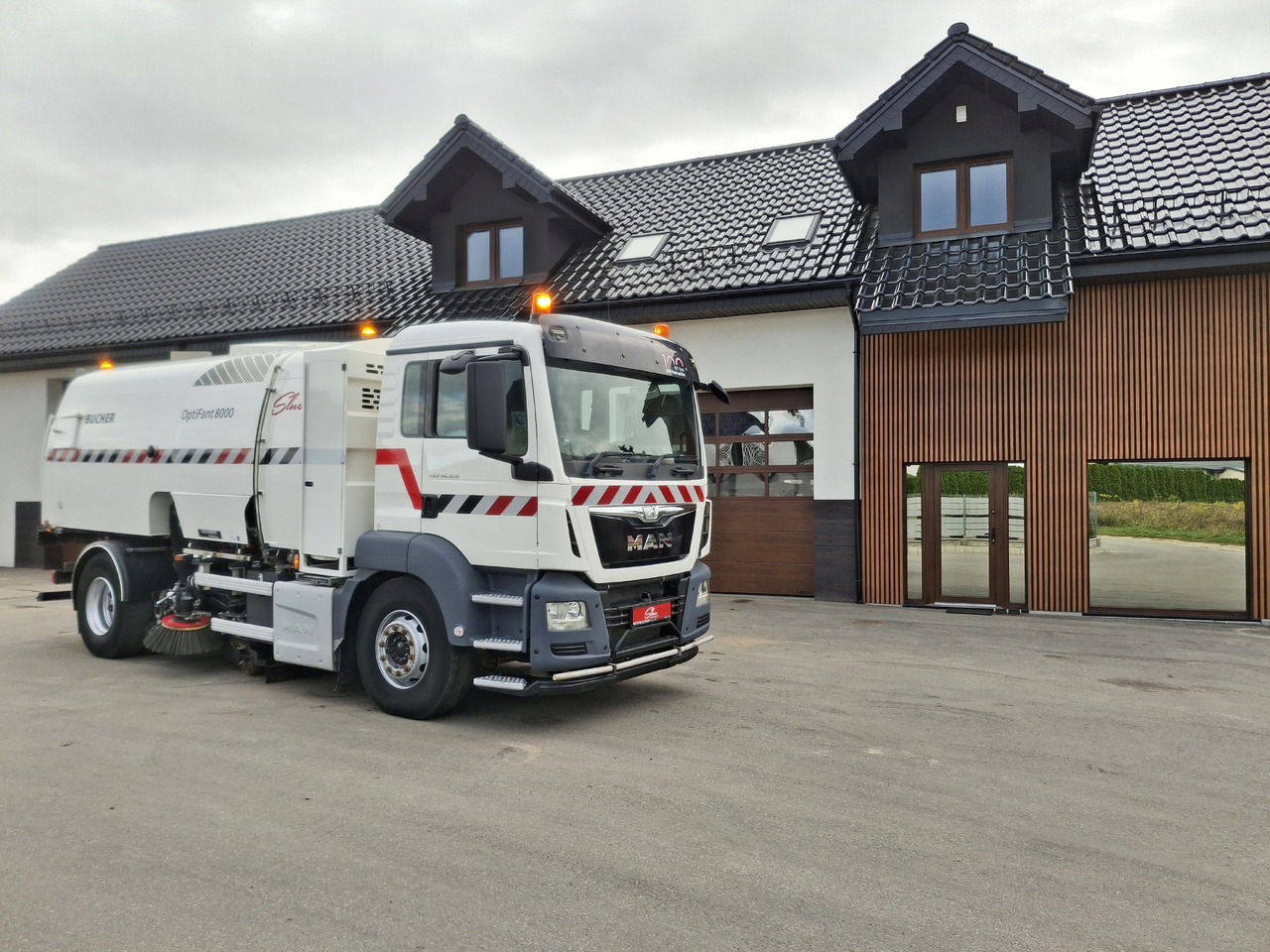 MAN TGS 18.320 Zamiatarka Kehrmaschine BUCHER OptiFant 8000 Karcher Euro 6 PM10 L/R Hochdruckreinigung - Spazzatrice stradale: foto 1 MAN TGS 18.320 Zamiatarka Kehrmaschine BUCHER OptiFant 8000 Karcher Euro 6 PM10 L/R Hochdruckreinigung - Spazzatrice stradale: foto 1