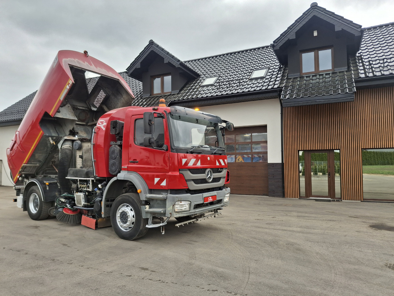 MERCEDES-BENZ Axor 1829 Zamiatarka Kehrmaschine BUCHER 2 Motoren Karcher PM10 Odchwaszczarka Sweeper - Spazzatrice stradale: foto 5 MERCEDES-BENZ Axor 1829 Zamiatarka Kehrmaschine BUCHER 2 Motoren Karcher PM10 Odchwaszczarka Sweeper - Spazzatrice stradale: foto 5