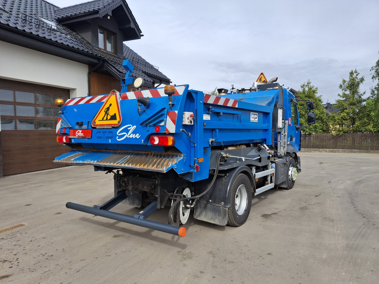 Renault D16 - Spruzzatrice di emulsione bituminosa: foto 3 Renault D16 - Spruzzatrice di emulsione bituminosa: foto 3