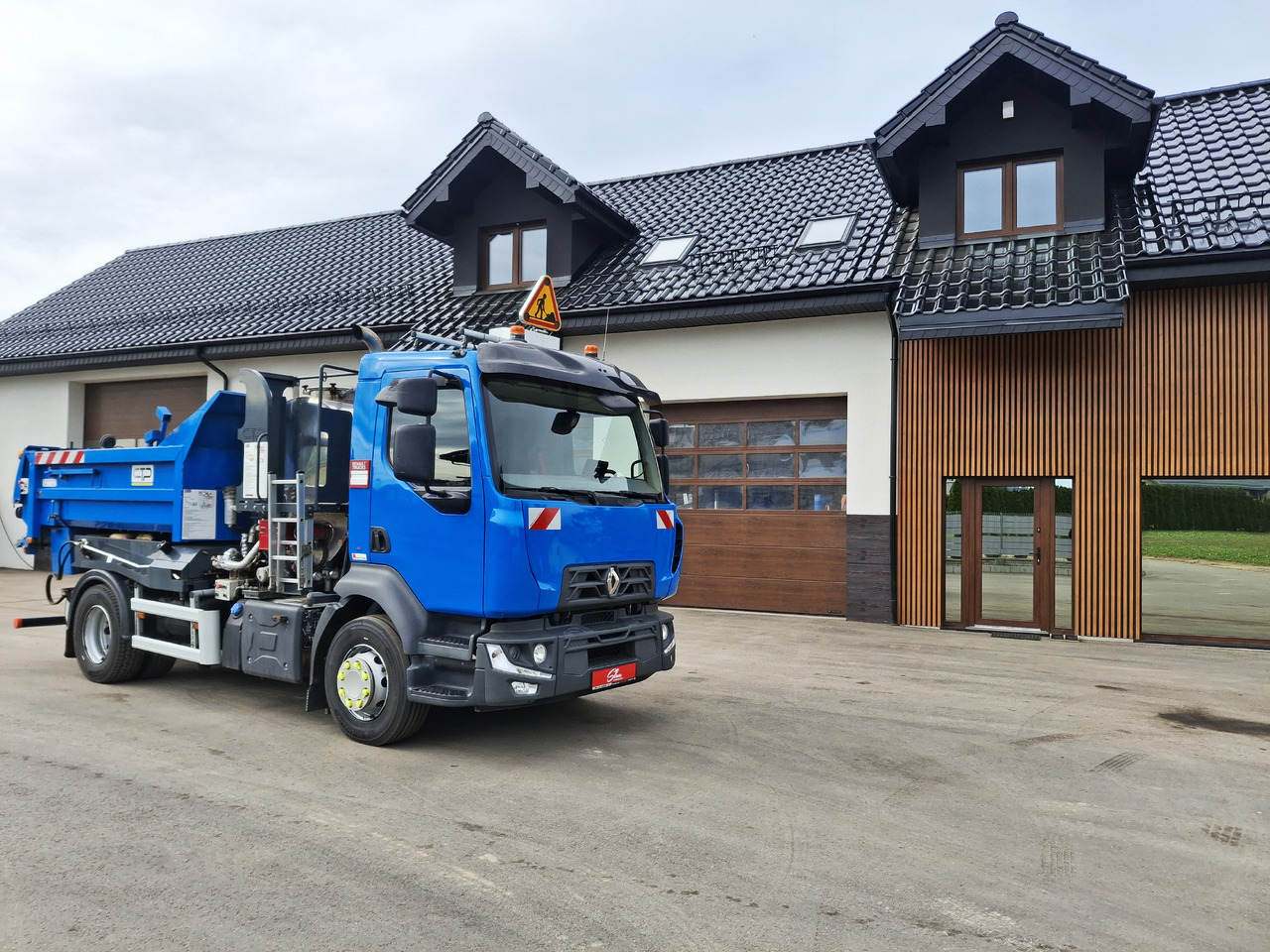 Renault D16 - Spruzzatrice di emulsione bituminosa: foto 1 Renault D16 - Spruzzatrice di emulsione bituminosa: foto 1