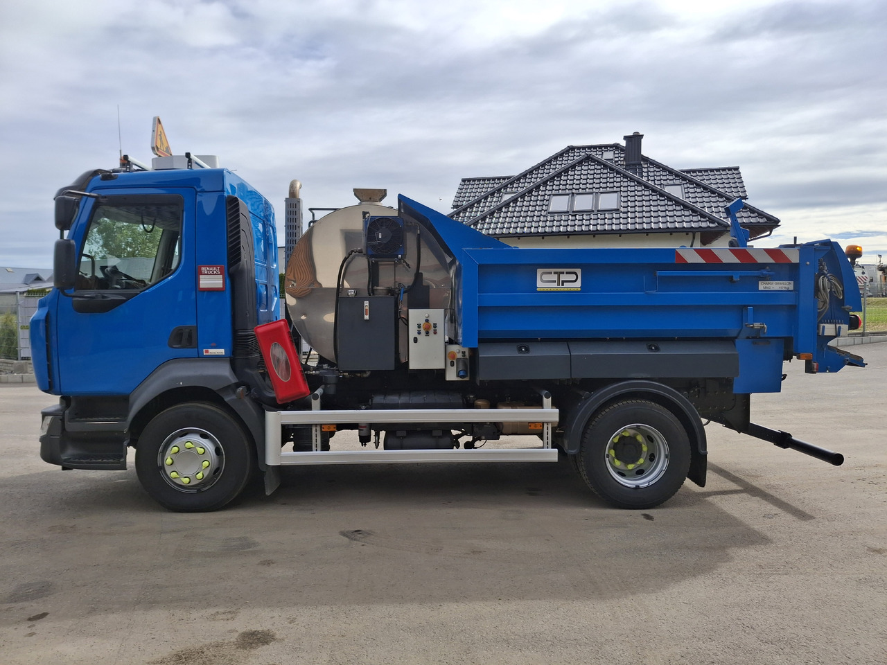 Renault D16 - Spruzzatrice di emulsione bituminosa: foto 5 Renault D16 - Spruzzatrice di emulsione bituminosa: foto 5