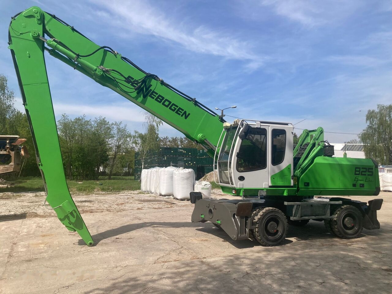 Sennebogen 825 - Escavatore per movimentazione: foto 2 Sennebogen 825 - Escavatore per movimentazione: foto 2