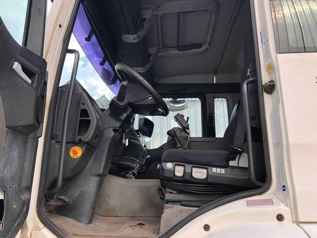 MAN TGA 26.430 6X2-2 BL/M 3-WAY TIP+PALFINGER PK23500 - Autocarro ribaltabile: foto 4 MAN TGA 26.430 6X2-2 BL/M 3-WAY TIP+PALFINGER PK23500 - Autocarro ribaltabile: foto 4