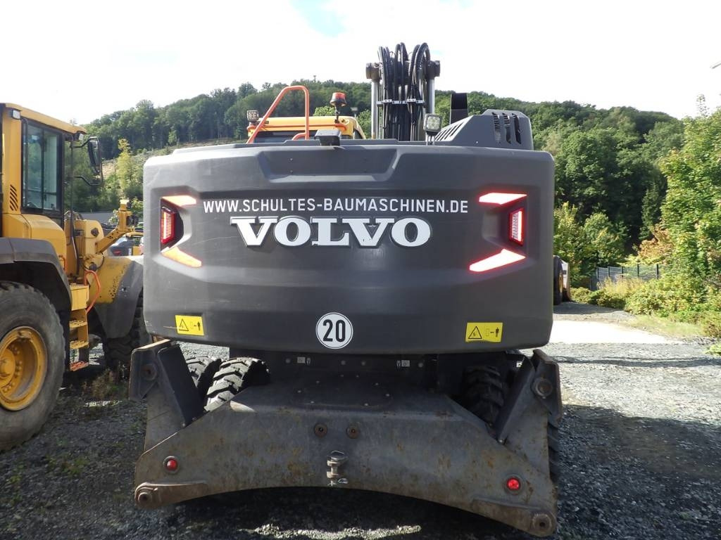 Escavatore gommato Volvo EW 220 E: foto 6