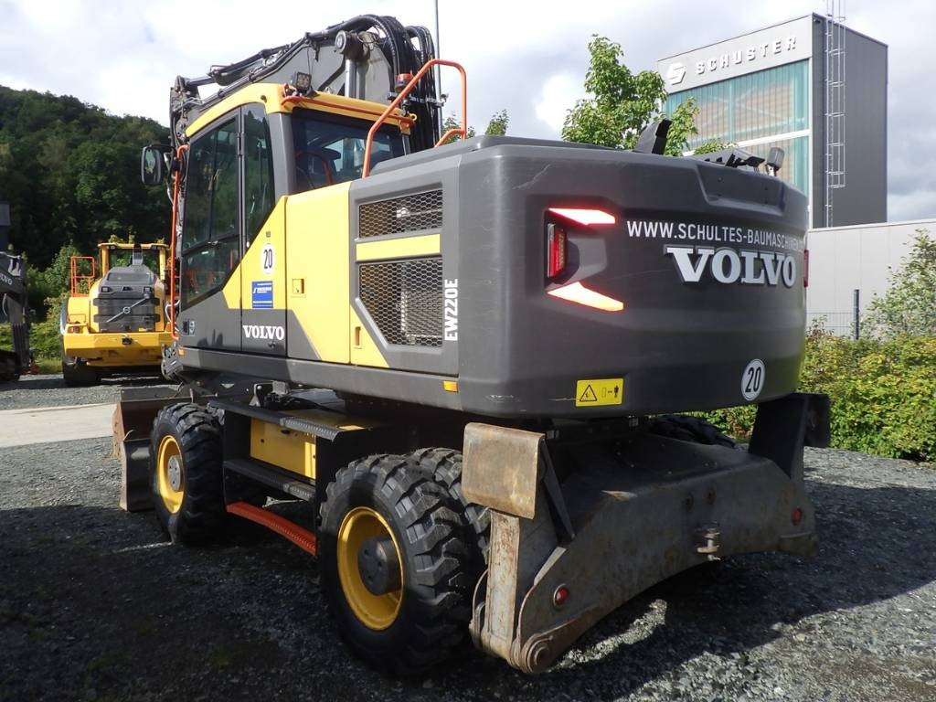 Escavatore gommato Volvo EW 220 E: foto 7