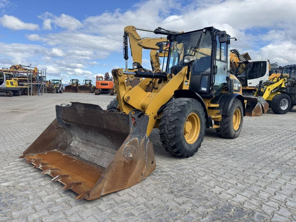 CAT 908M - Pala gommata: foto 1 CAT 908M - Pala gommata: foto 1