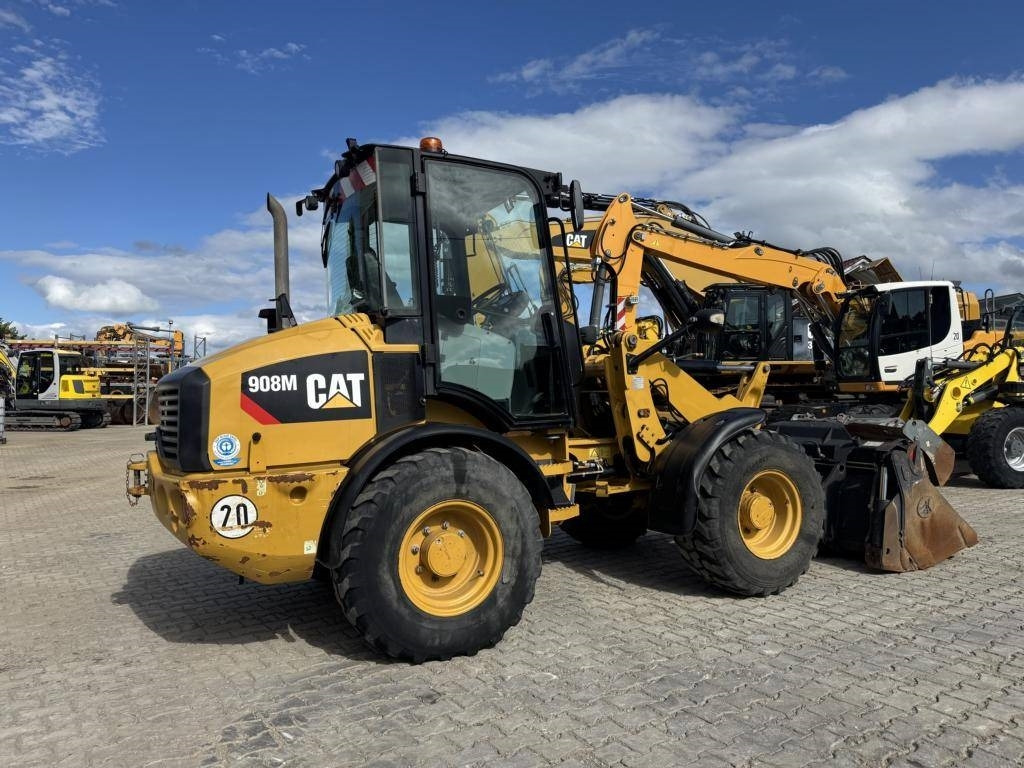CAT 908M mit Klappschaufe und Palletengabeln - Pala gommata: foto 4 CAT 908M mit Klappschaufe und Palletengabeln - Pala gommata: foto 4