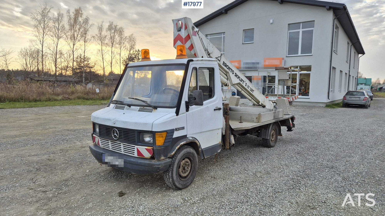 BRONTO SKYLIFT basket lift on Mercedes-Benz 308D chassis (1992) - Piattaforma autocarrata: foto 1 BRONTO SKYLIFT basket lift on Mercedes-Benz 308D chassis (1992) - Piattaforma autocarrata: foto 1