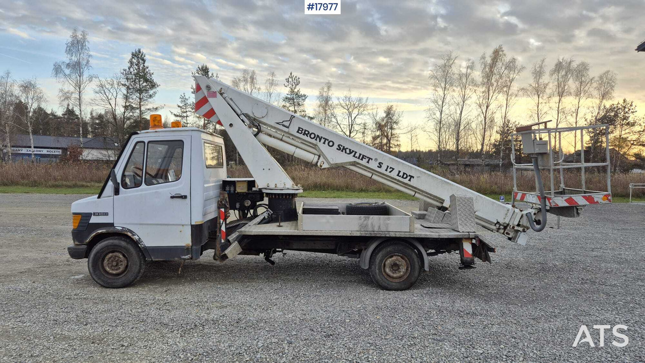 BRONTO SKYLIFT basket lift on Mercedes-Benz 308D chassis (1992) - Piattaforma autocarrata: foto 4 BRONTO SKYLIFT basket lift on Mercedes-Benz 308D chassis (1992) - Piattaforma autocarrata: foto 4