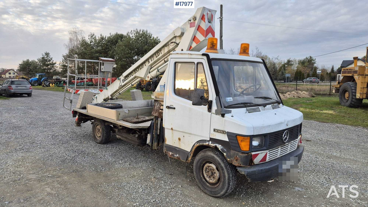 BRONTO SKYLIFT basket lift on Mercedes-Benz 308D chassis (1992) - Piattaforma autocarrata: foto 3 BRONTO SKYLIFT basket lift on Mercedes-Benz 308D chassis (1992) - Piattaforma autocarrata: foto 3