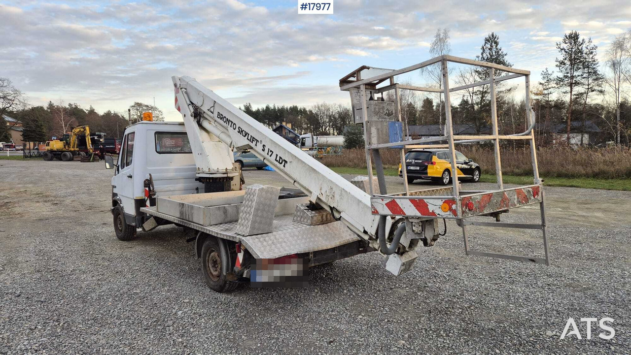 BRONTO SKYLIFT basket lift on Mercedes-Benz 308D chassis (1992) - Piattaforma autocarrata: foto 5 BRONTO SKYLIFT basket lift on Mercedes-Benz 308D chassis (1992) - Piattaforma autocarrata: foto 5