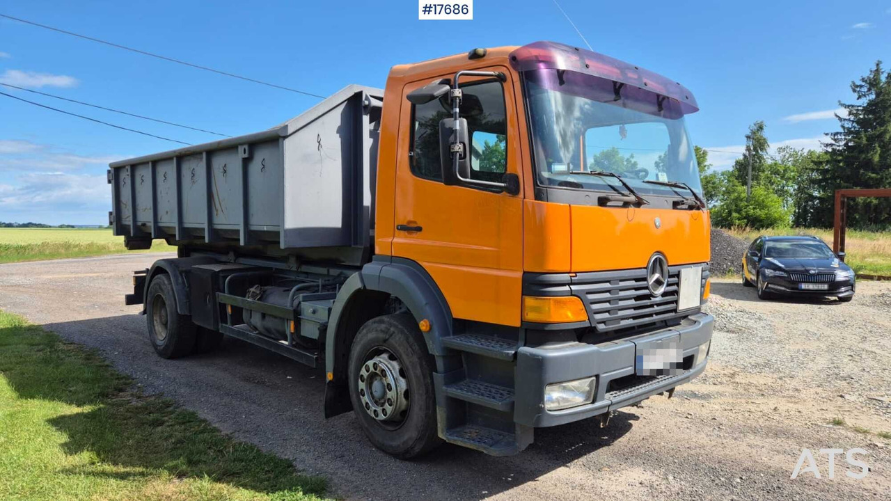 Mercedes-Benz 1828 hooklift (1999) two containers - Autocarro scarrabile: foto 3 Mercedes-Benz 1828 hooklift (1999) two containers - Autocarro scarrabile: foto 3