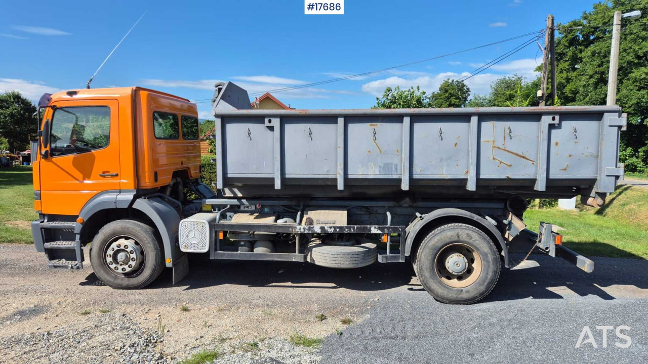 Mercedes-Benz 1828 hooklift (1999) two containers - Autocarro scarrabile: foto 4 Mercedes-Benz 1828 hooklift (1999) two containers - Autocarro scarrabile: foto 4