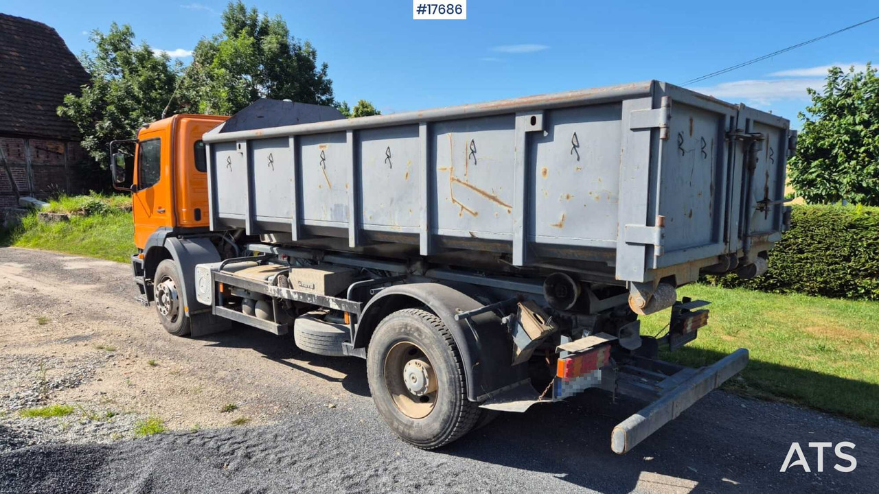 Mercedes-Benz 1828 hooklift (1999) two containers - Autocarro scarrabile: foto 5 Mercedes-Benz 1828 hooklift (1999) two containers - Autocarro scarrabile: foto 5