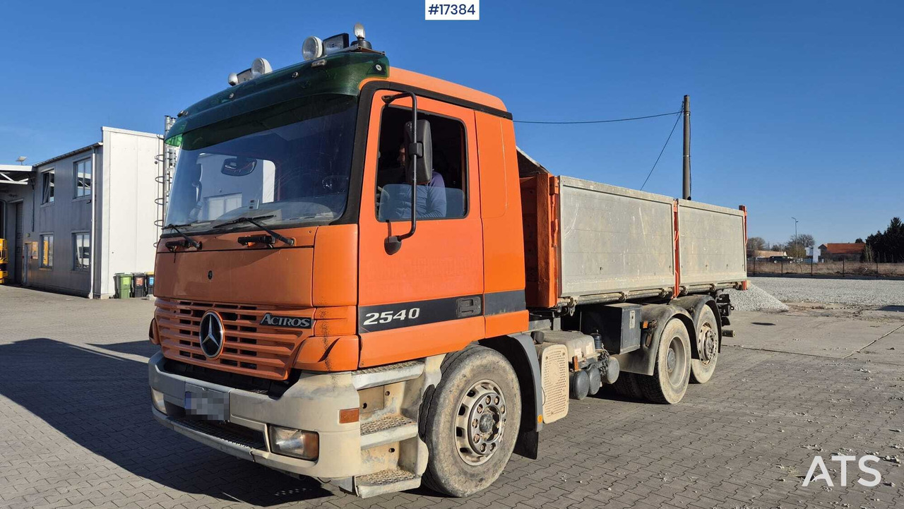 Three-axle tipper MERCEDES-BENZ ACTROS 2540 (1997) - Autocarro ribaltabile: foto 1 Three-axle tipper MERCEDES-BENZ ACTROS 2540 (1997) - Autocarro ribaltabile: foto 1