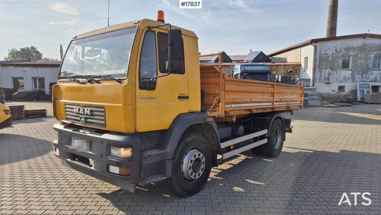 Tipper MAN 18.225 LC (2003) - Autocarro ribaltabile: foto 4 Tipper MAN 18.225 LC (2003) - Autocarro ribaltabile: foto 4
