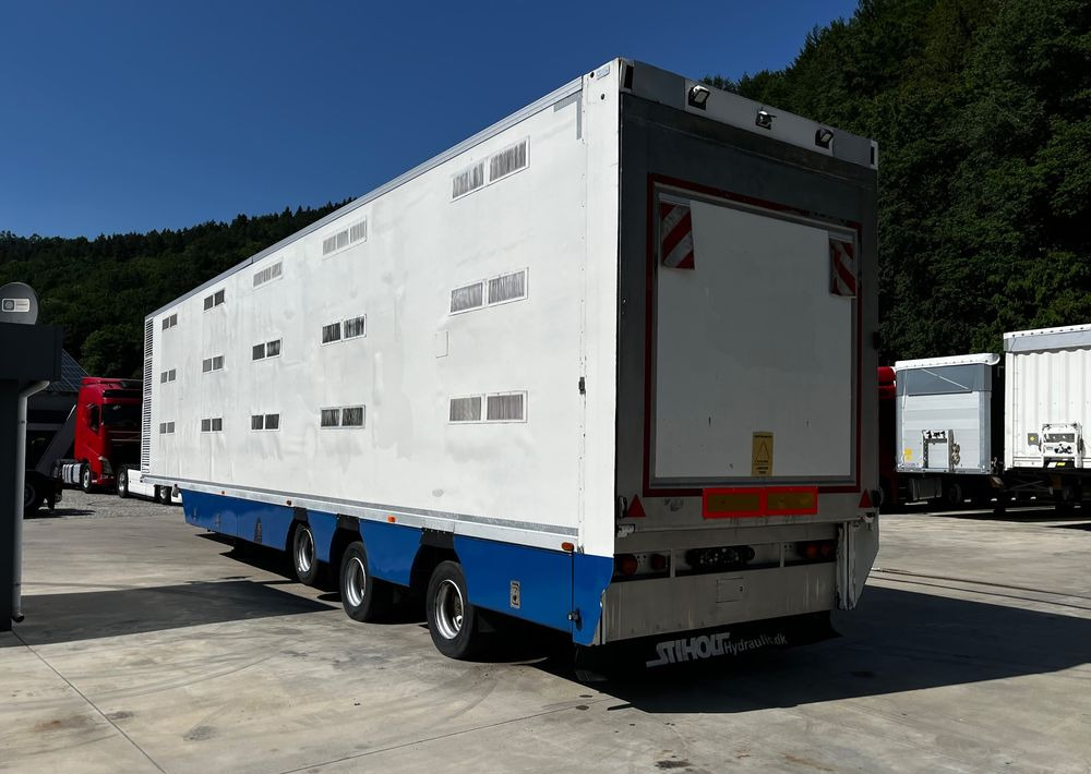 Pezzaioli HMK Industri // Do przewozu zwierząt // 2004 Rok // 3 Pokłady // Waga // Osi skrętne // Oznonacja // - Semirimorchio trasporto bestiame: foto 2 Pezzaioli HMK Industri // Do przewozu zwierząt // 2004 Rok // 3 Pokłady // Waga // Osi skrętne // Oznonacja // - Semirimorchio trasporto bestiame: foto 2
