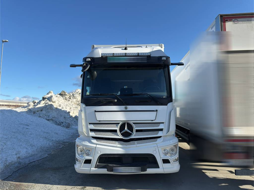 Mercedes-Benz Actros 1833 - Autocarro furgonato: foto 3 Mercedes-Benz Actros 1833 - Autocarro furgonato: foto 3