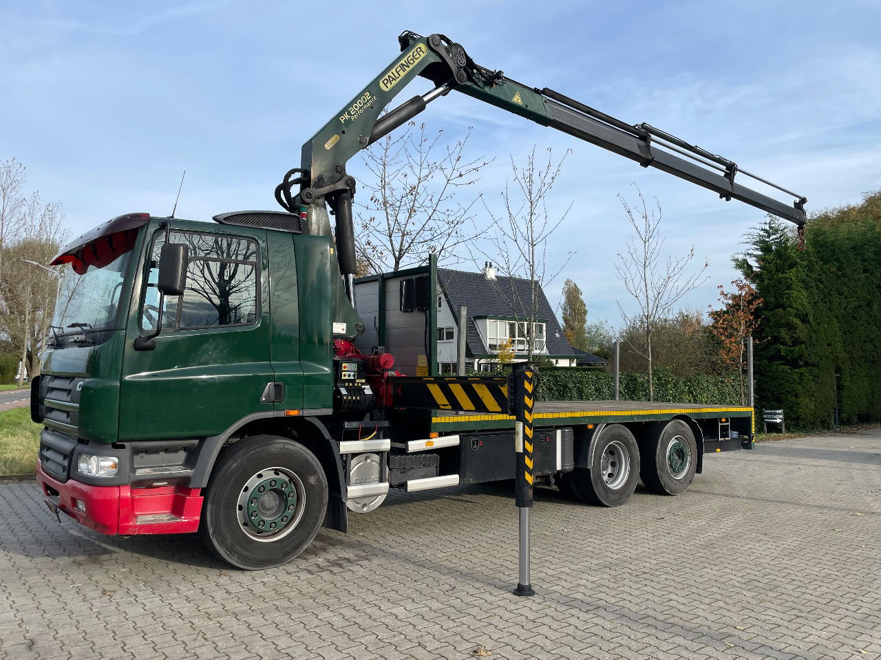 DAF CF 75.310 With Palfinger PK20002 crane - Autocarro con pianale/ Cassone fisso, Camion con gru: foto 1 DAF CF 75.310 With Palfinger PK20002 crane - Autocarro con pianale/ Cassone fisso, Camion con gru: foto 1
