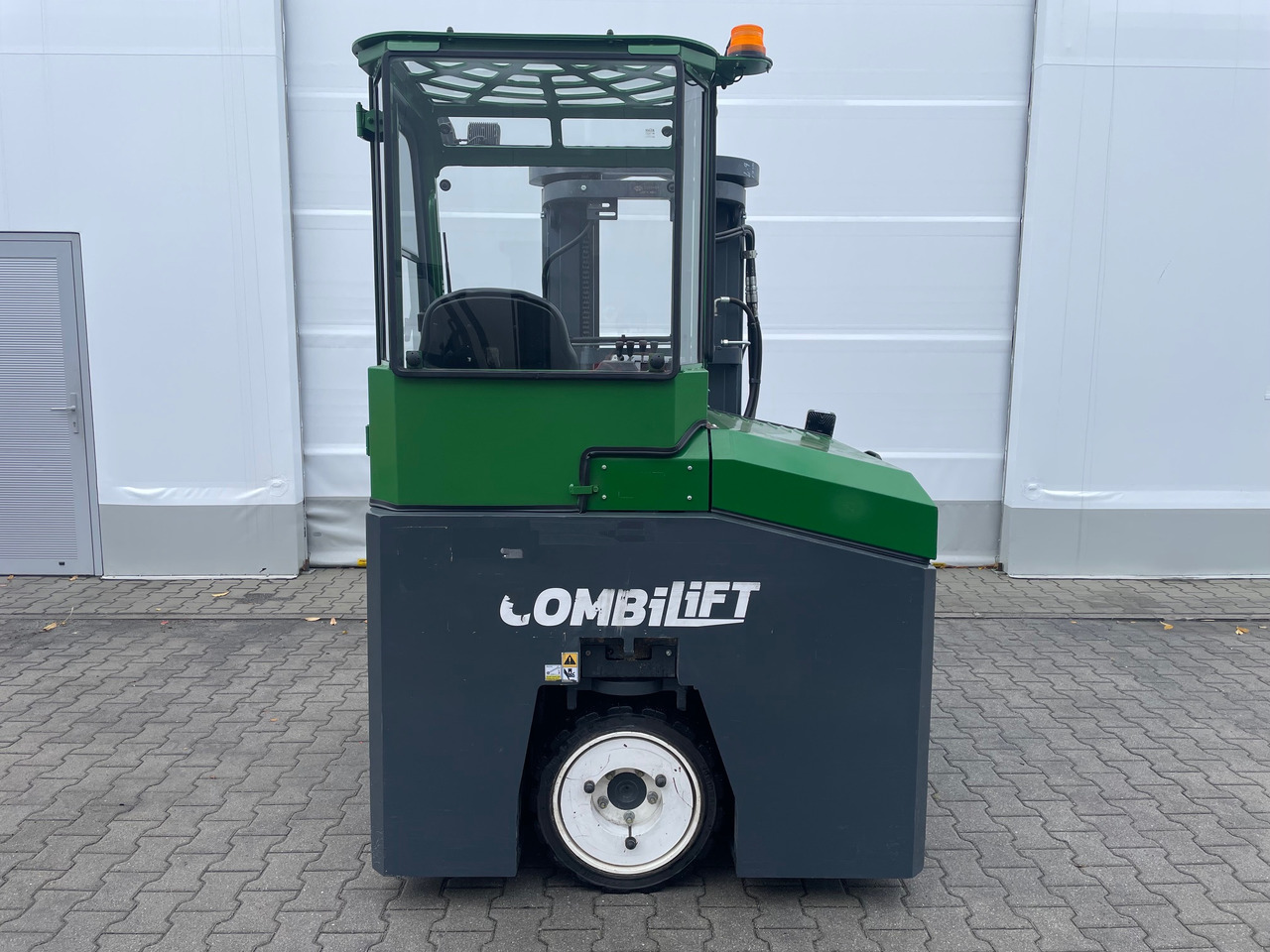 Combilift CBE 2500 - Elevatore 4 vie: foto 4 Combilift CBE 2500 - Elevatore 4 vie: foto 4