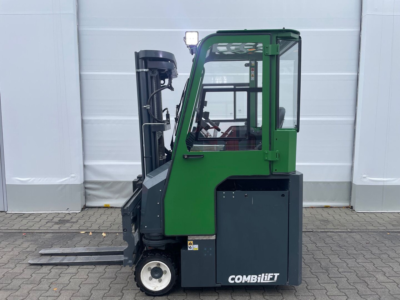 Combilift CBE 2500 - Elevatore 4 vie: foto 1 Combilift CBE 2500 - Elevatore 4 vie: foto 1