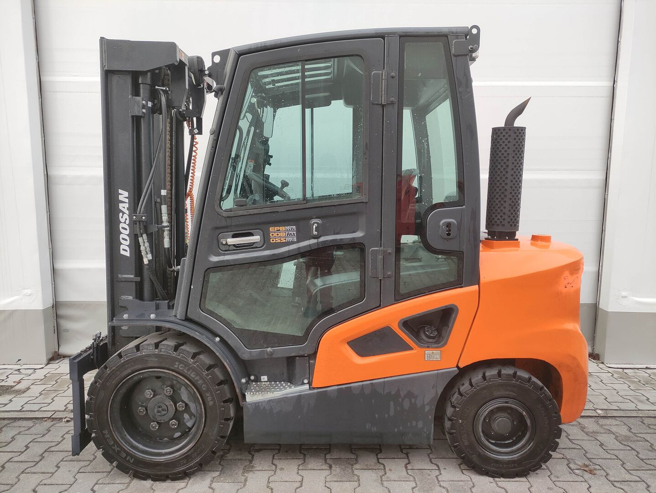 Doosan D35C-9 - Carrello elevatore diesel: foto 1 Doosan D35C-9 - Carrello elevatore diesel: foto 1