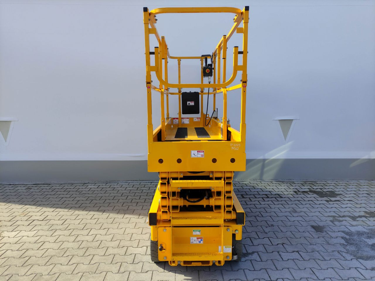 Haulotte Compact 10N - Piattaforma a pantografo: foto 4 Haulotte Compact 10N - Piattaforma a pantografo: foto 4