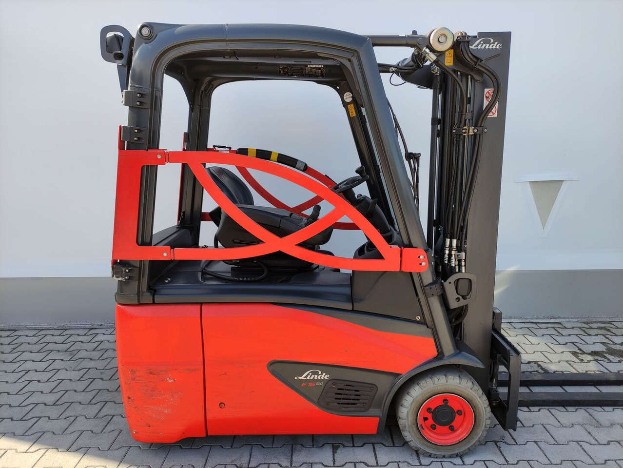 Linde E16-02-EVO-386 - Carrello elevatore elettrico: foto 2 Linde E16-02-EVO-386 - Carrello elevatore elettrico: foto 2