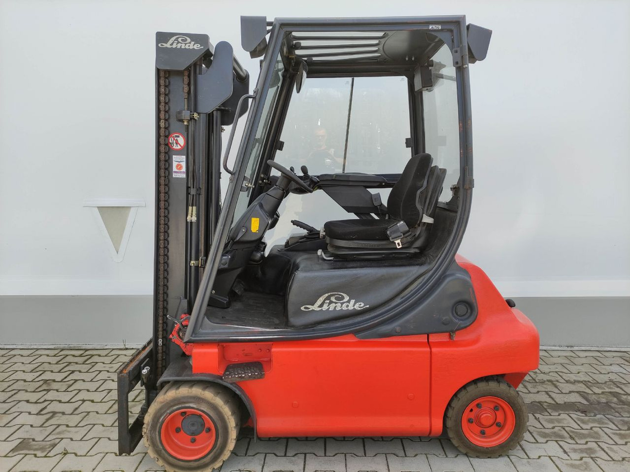 Linde E20-335 - Carrello elevatore elettrico: foto 1 Linde E20-335 - Carrello elevatore elettrico: foto 1