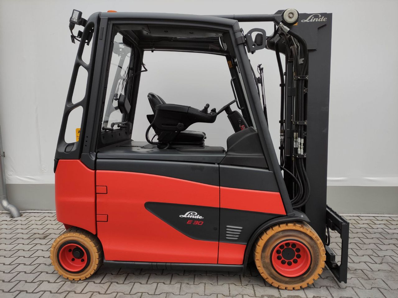 Linde E30HL-01/600-387 (M) - Carrello elevatore elettrico: foto 2 Linde E30HL-01/600-387 (M) - Carrello elevatore elettrico: foto 2