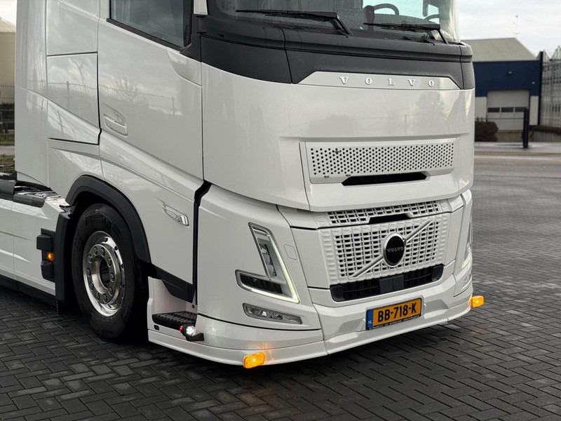 Volvo FH 13.460XL NEW, FULL AIR, ALCOA, HYDRAULIC, XL, SHOW, FULL. - Trattore stradale: foto 4 Volvo FH 13.460XL NEW, FULL AIR, ALCOA, HYDRAULIC, XL, SHOW, FULL. - Trattore stradale: foto 4