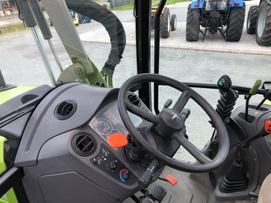 Claas AXOS 320 CX tracteur + chargeur Mailleux MX T408 - Trattore: foto 4 Claas AXOS 320 CX tracteur + chargeur Mailleux MX T408 - Trattore: foto 4