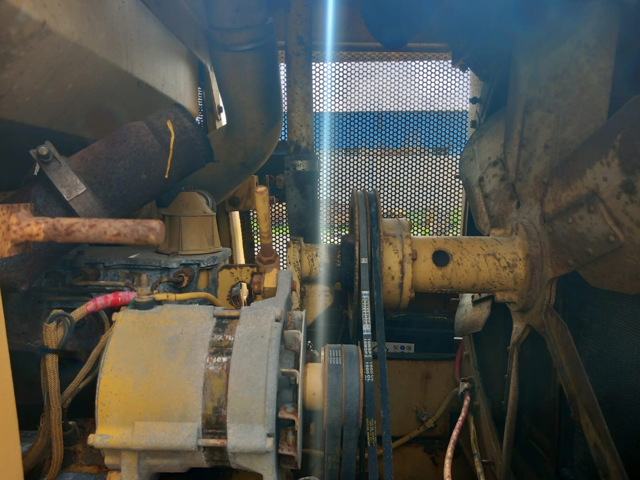 Macchina da cantiere CATERPILLAR 953: foto 8 Macchina da cantiere CATERPILLAR 953: foto 8