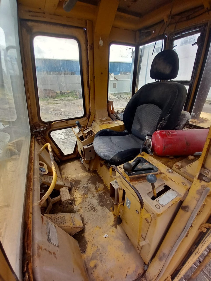 Macchina da cantiere CATERPILLAR 953: foto 11 Macchina da cantiere CATERPILLAR 953: foto 11