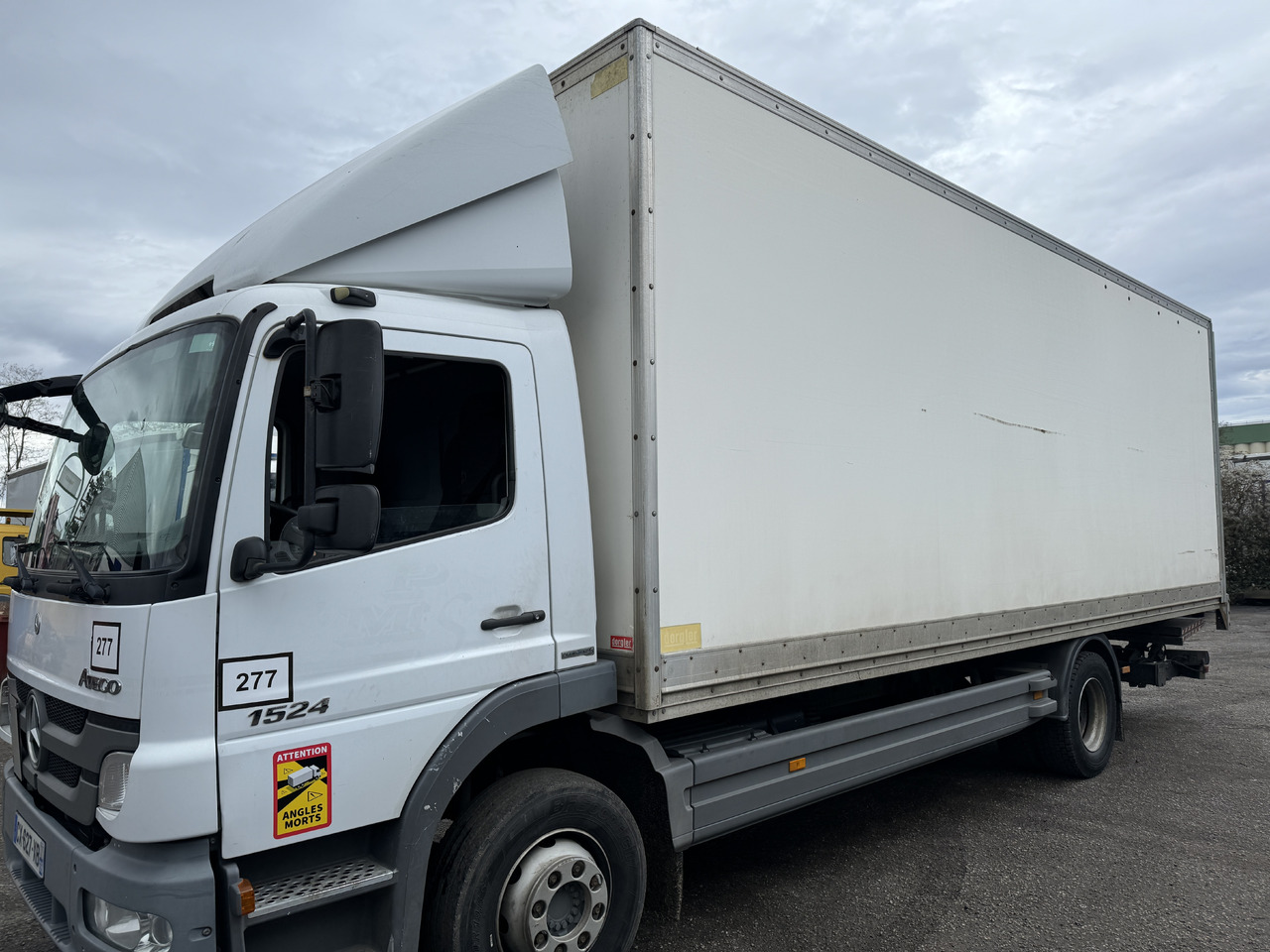 MERCEDES-BENZ ATEGO 1524 - Autocarro furgonato: foto 1 MERCEDES-BENZ ATEGO 1524 - Autocarro furgonato: foto 1