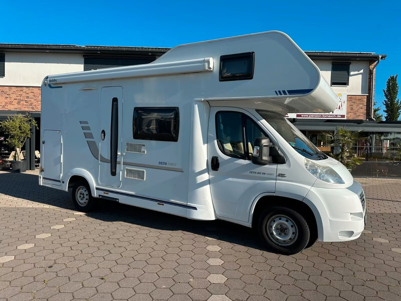 Hobby Siesta Family A 65 GM/Etagenbetten/Garage/Klima - Camper mansardato: foto 2 Hobby Siesta Family A 65 GM/Etagenbetten/Garage/Klima - Camper mansardato: foto 2