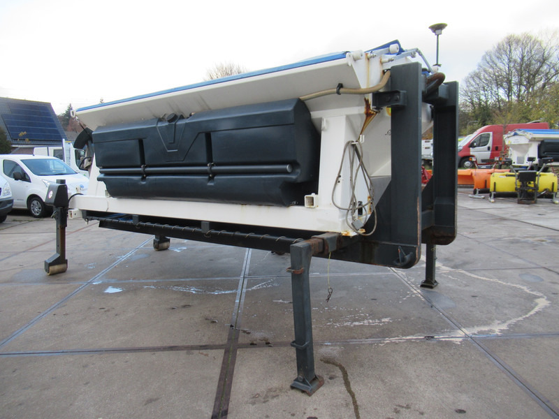 NIDO STRATOS B40-36 PALN-450 Rotopo 4m3 + 2.200L Salzstreuer Saltspreader Zoutstrooier - Spargisale: foto 3 NIDO STRATOS B40-36 PALN-450 Rotopo 4m3 + 2.200L Salzstreuer Saltspreader Zoutstrooier - Spargisale: foto 3