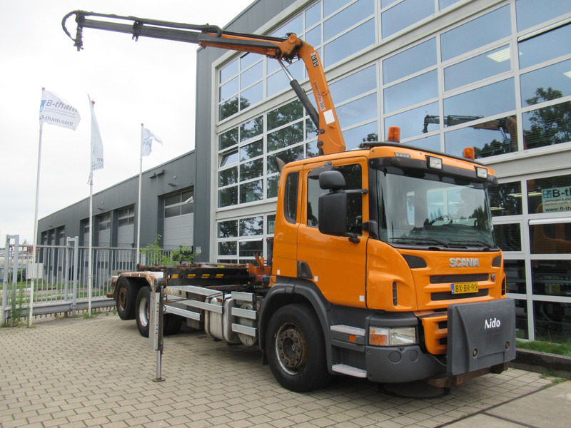 Scania P 320 B 6x2*4 + HMF 835 + HYVA Haakarm - Autocarro scarrabile, Camion con gru: foto 2 Scania P 320 B 6x2*4 + HMF 835 + HYVA Haakarm - Autocarro scarrabile, Camion con gru: foto 2
