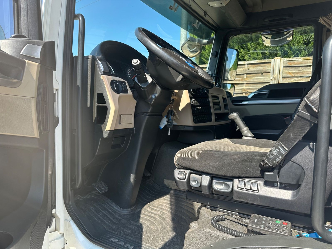 MAN 8.250 TGL*VDI2700*TOP*4-er Zug BFT Anhänger MAN 8.250 TGL*4x L1H1*XLX Kabine*VDI2700*TOP* - Camion bisarca: foto 4 MAN 8.250 TGL*VDI2700*TOP*4-er Zug BFT Anhänger MAN 8.250 TGL*4x L1H1*XLX Kabine*VDI2700*TOP* - Camion bisarca: foto 4