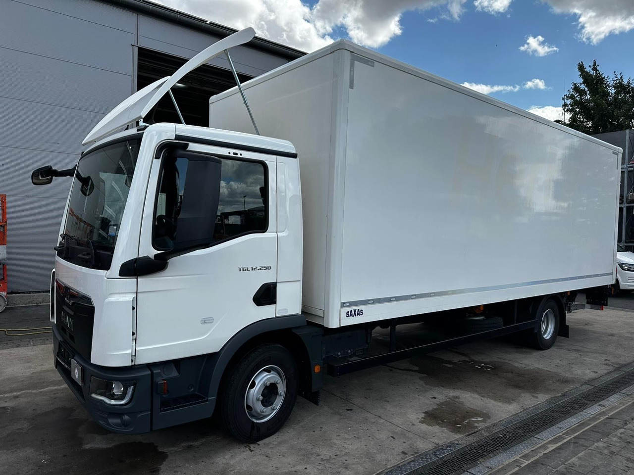 MAN TGL 12.250 /Ladebordwand/Automatik/Ahk - Autocarro furgonato: foto 1 MAN TGL 12.250 /Ladebordwand/Automatik/Ahk - Autocarro furgonato: foto 1