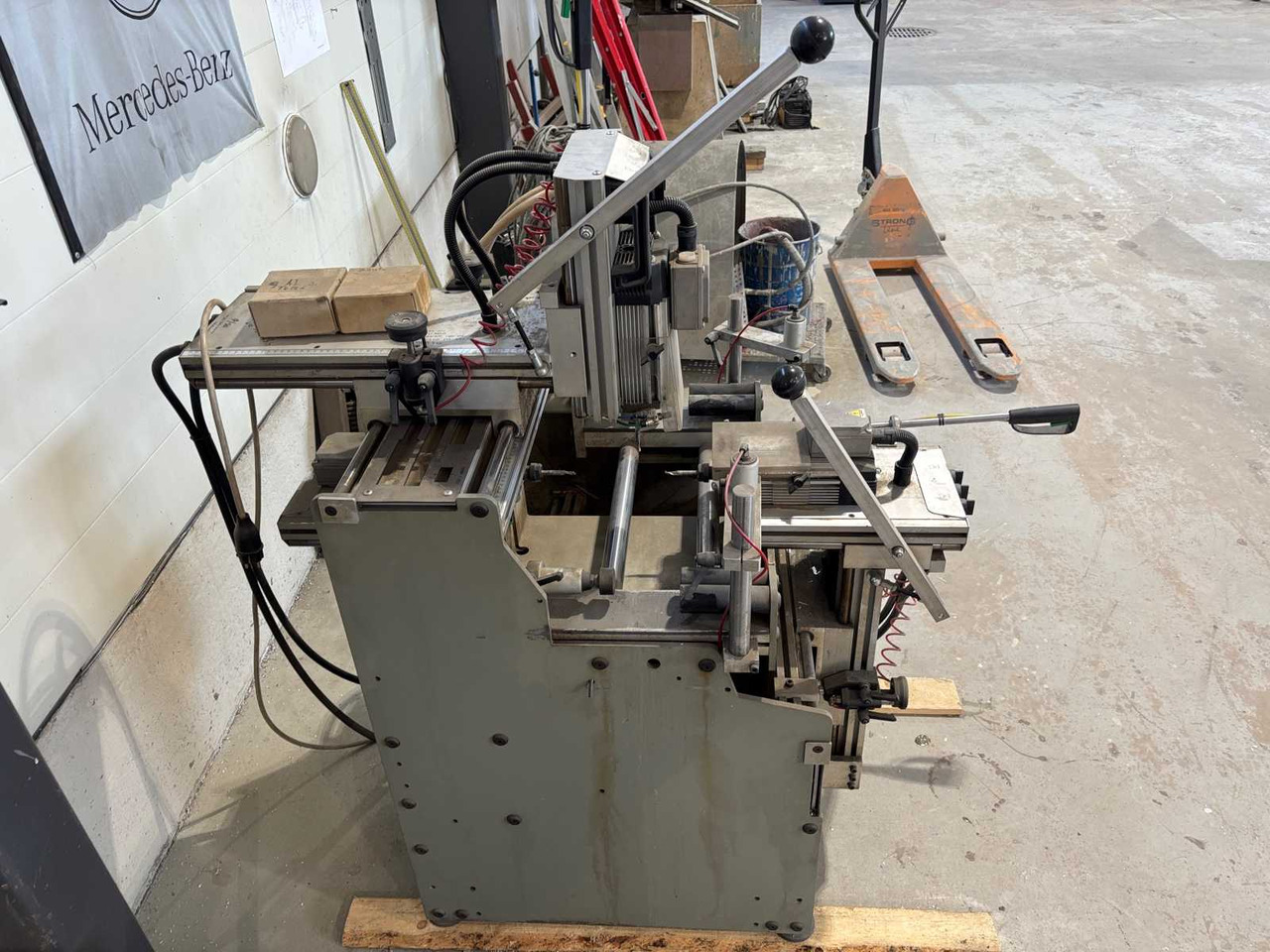 Three-spindle copy milling cutter P macchine s.r.l 03P - Fresatrice: foto 5 Three-spindle copy milling cutter P macchine s.r.l 03P - Fresatrice: foto 5