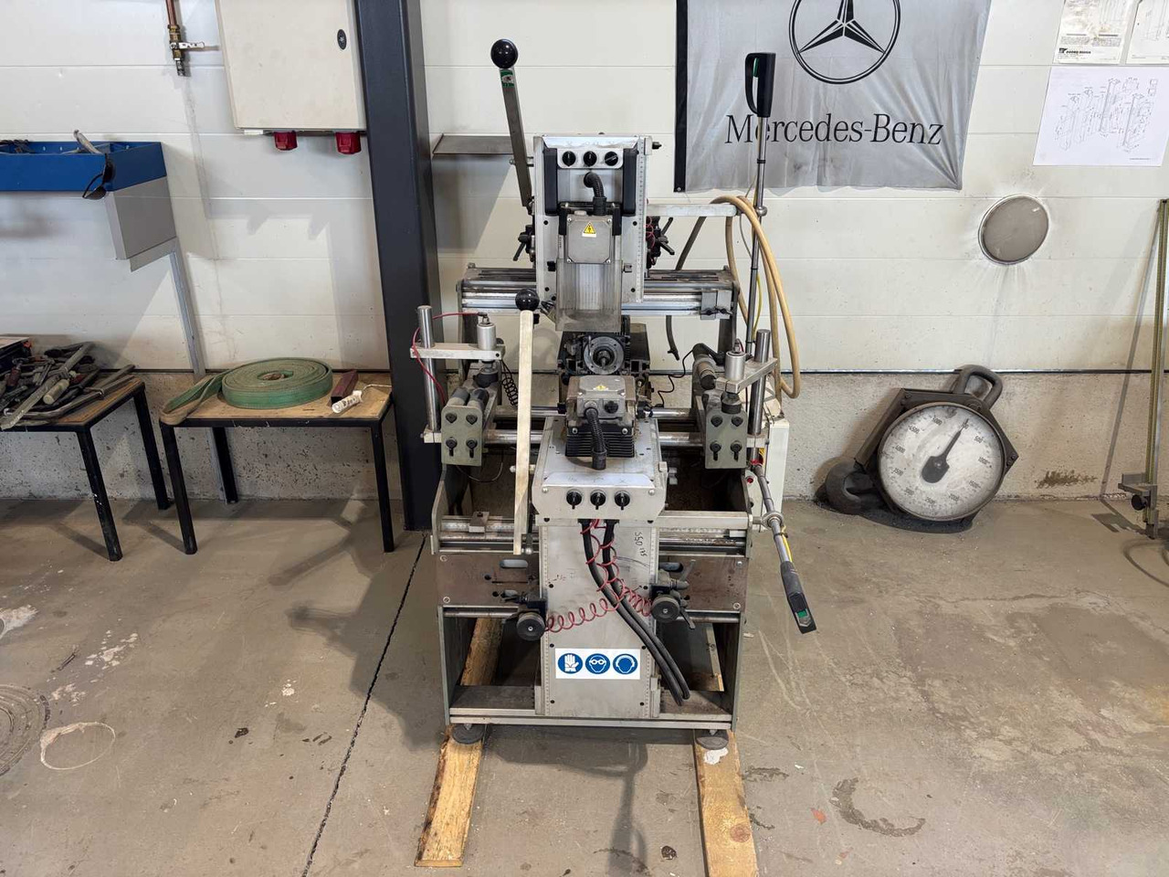 Three-spindle copy milling cutter P macchine s.r.l 03P - Fresatrice: foto 1 Three-spindle copy milling cutter P macchine s.r.l 03P - Fresatrice: foto 1