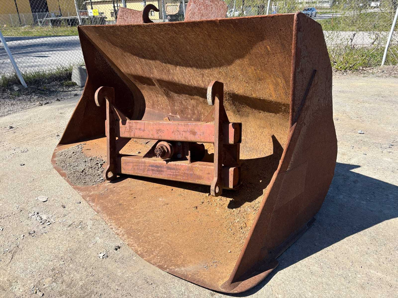 Volvo bucket and bracket with coupling head - Benna per pala: foto 1 Volvo bucket and bracket with coupling head - Benna per pala: foto 1