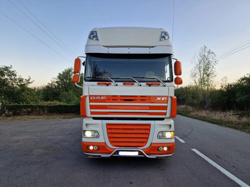 DAF XF 105.460 Manual - Trattore terminale: foto 1 DAF XF 105.460 Manual - Trattore terminale: foto 1
