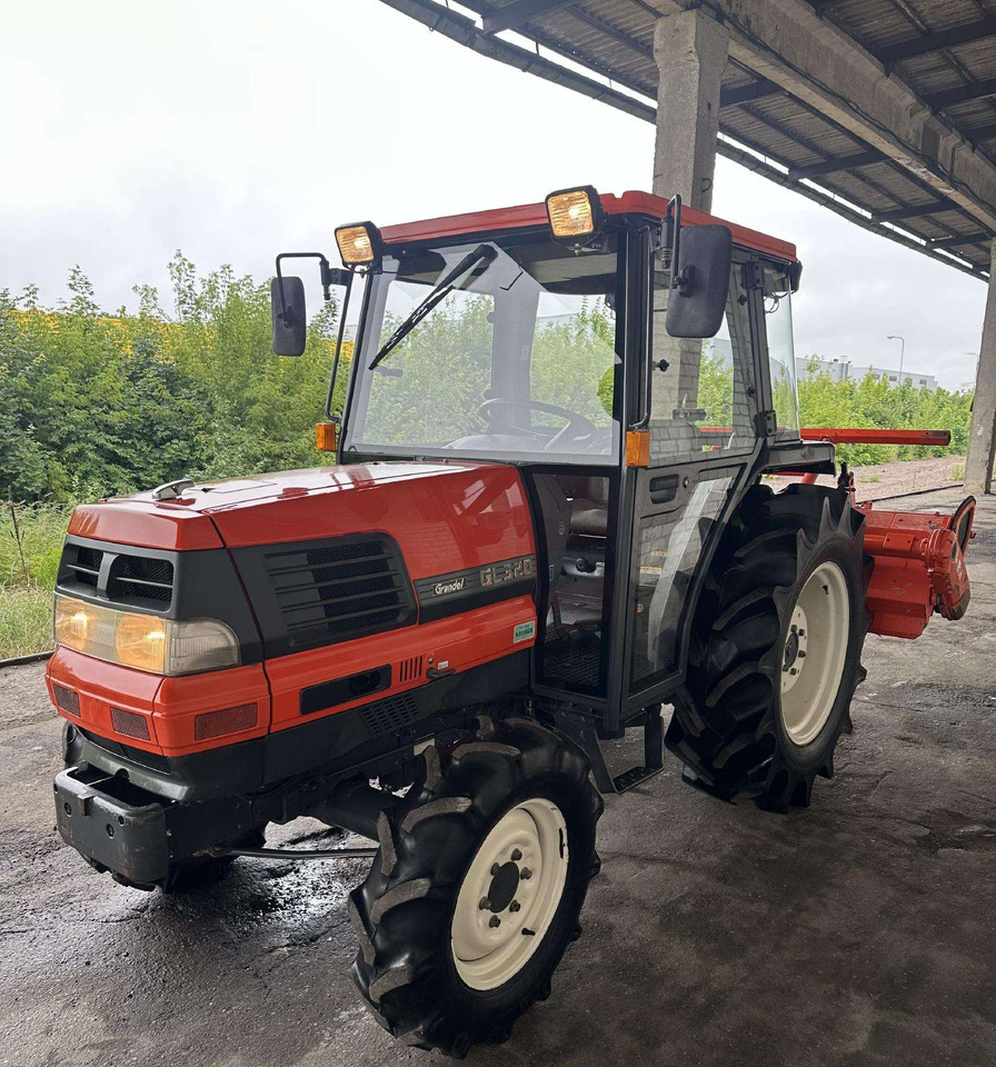 Kubota 320 - Trattore: foto 2 Kubota 320 - Trattore: foto 2