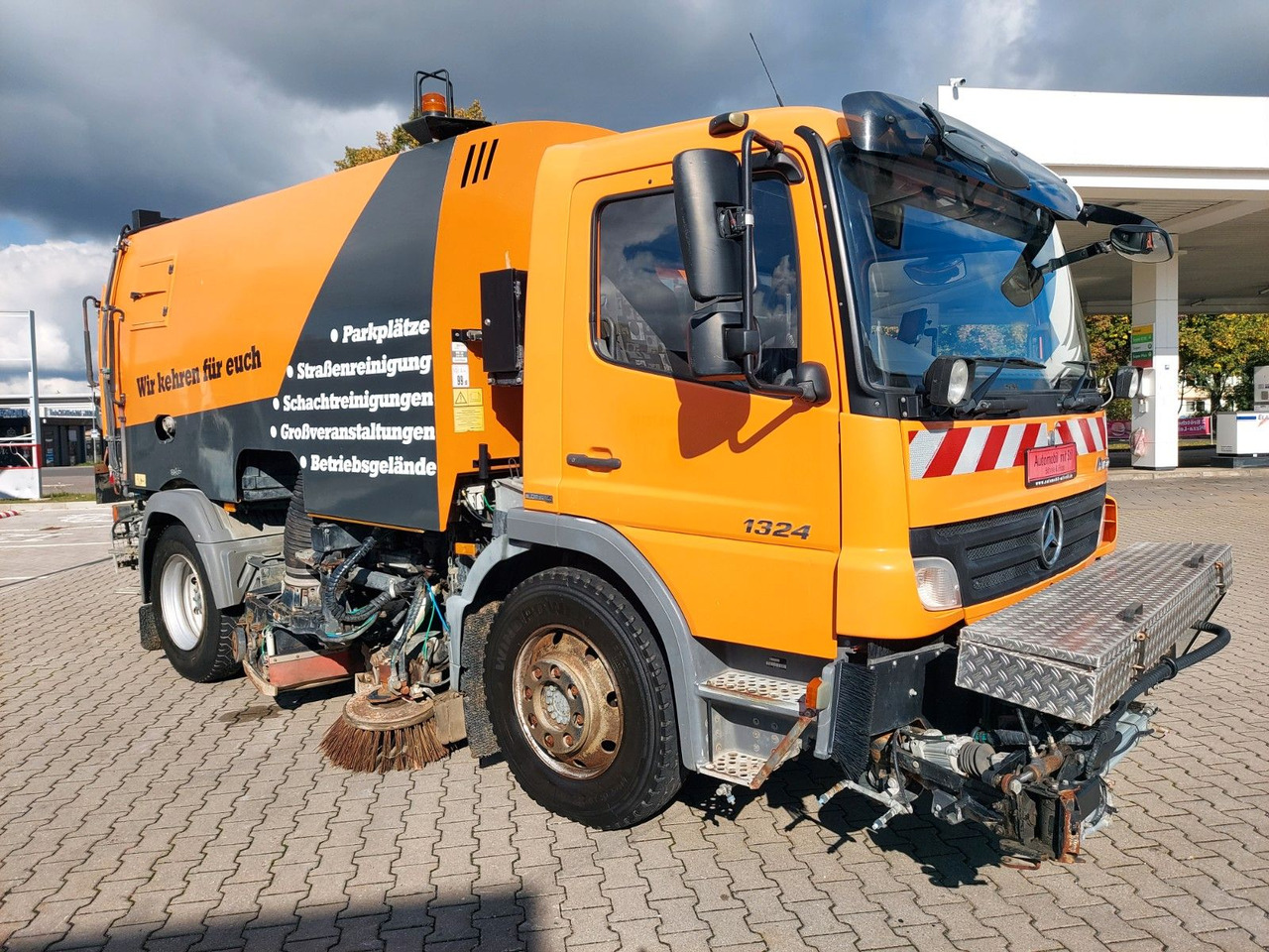 Mercedes-Benz Atego 2 6-Zyl. 4x2 1324 Schmidt SK 600 Klima - Spazzatrice stradale: foto 4 Mercedes-Benz Atego 2 6-Zyl. 4x2 1324 Schmidt SK 600 Klima - Spazzatrice stradale: foto 4