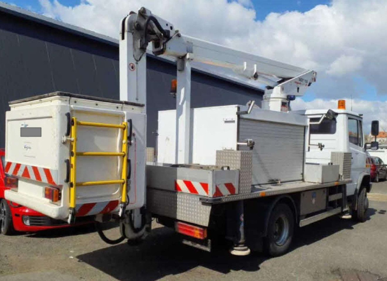 Mercedes-Benz VARIO 814D HUBARBEITS WUMAG 155T 4X4 ALLRAD - Piattaforma autocarrata: foto 3 Mercedes-Benz VARIO 814D HUBARBEITS WUMAG 155T 4X4 ALLRAD - Piattaforma autocarrata: foto 3
