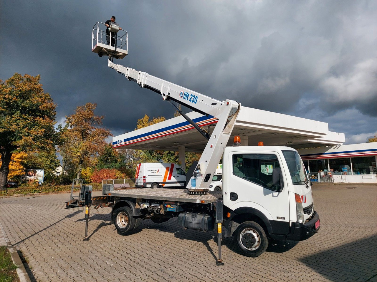 Nissan CABSTAR 35.11 HUBARBEITSBÜHNE LIFT 23 METER NEU - Piattaforma autocarrata: foto 1 Nissan CABSTAR 35.11 HUBARBEITSBÜHNE LIFT 23 METER NEU - Piattaforma autocarrata: foto 1